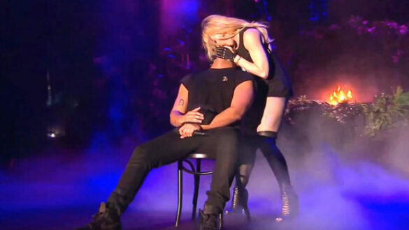 Madonna embrasse Drake sur la scène de Coachella / Crédits : Twitter