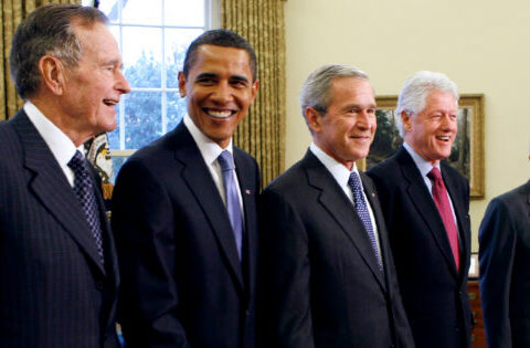 (L-R) George H.W. Bush, President-elect Barack Obama, George W. Bush, Bill Clinton et Jimmy Carter