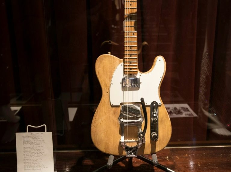 Une guitare emblématique du passage de Bob Dylan