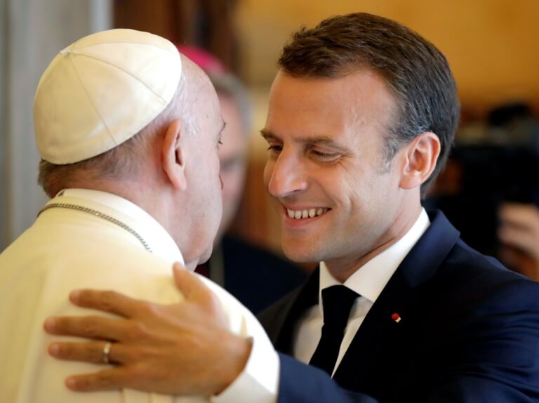 Le président français Emmanuel Macron et le pape François