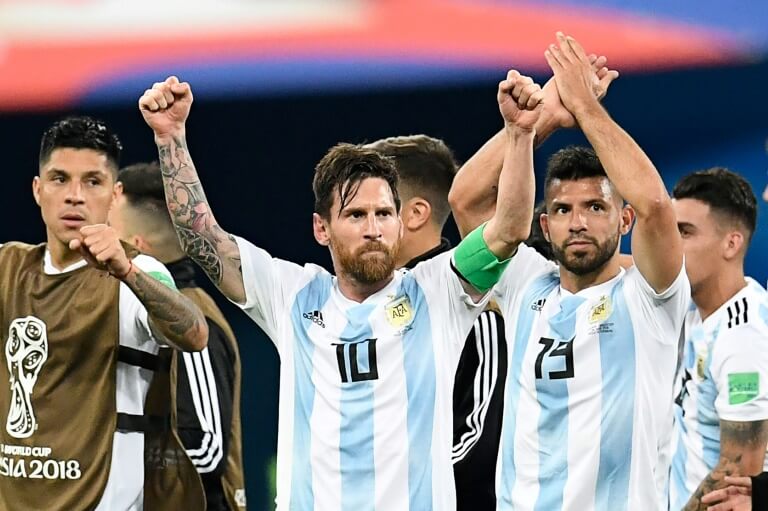 L'attaquant argentin Messi (c) et ses équipiers