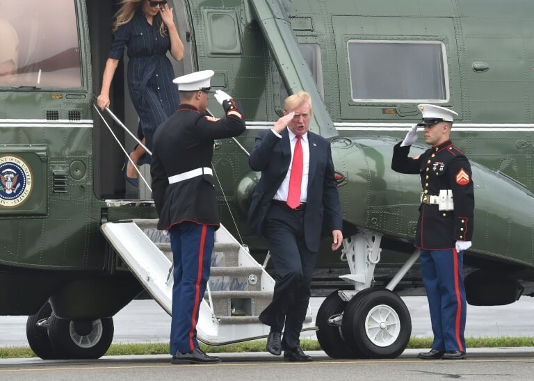 Le président américain Donald Trump le dimanche 22 juillet à sa descente de Marine One