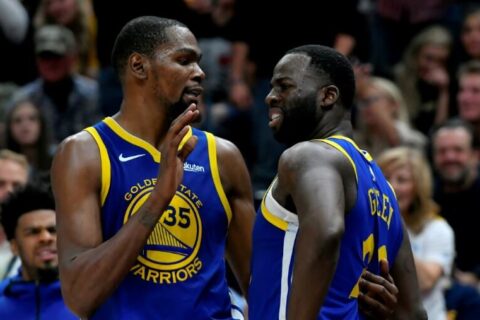 Kevin Durant (g) et Draymond Green