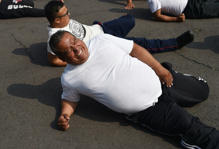 policiers en plein effort à Mexico