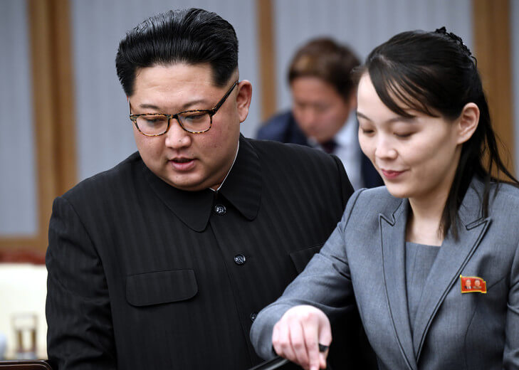 Kim Jong Un (L) and sister Kim Yo Jong