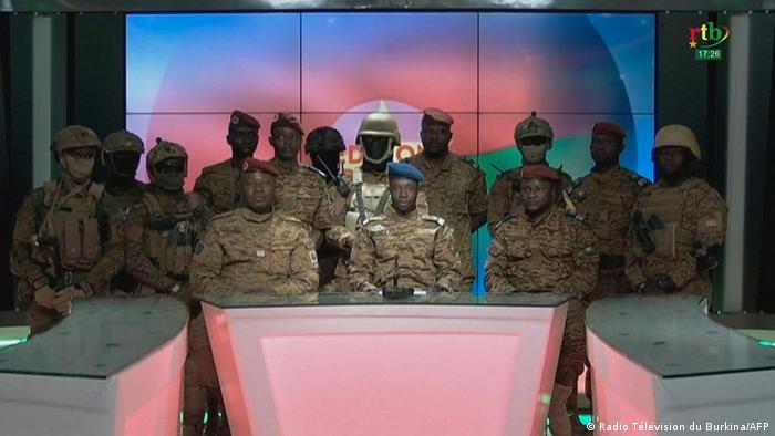 L’armée sur la télévision nationale annonce le coup d’Etat