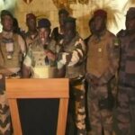 Un groupe d'une douzaine de militaires est apparu sur les écrans de la chaîne de télévision Gabon 24, abritée au sein même de la présidence. (Crédits : GABON 1ERE)