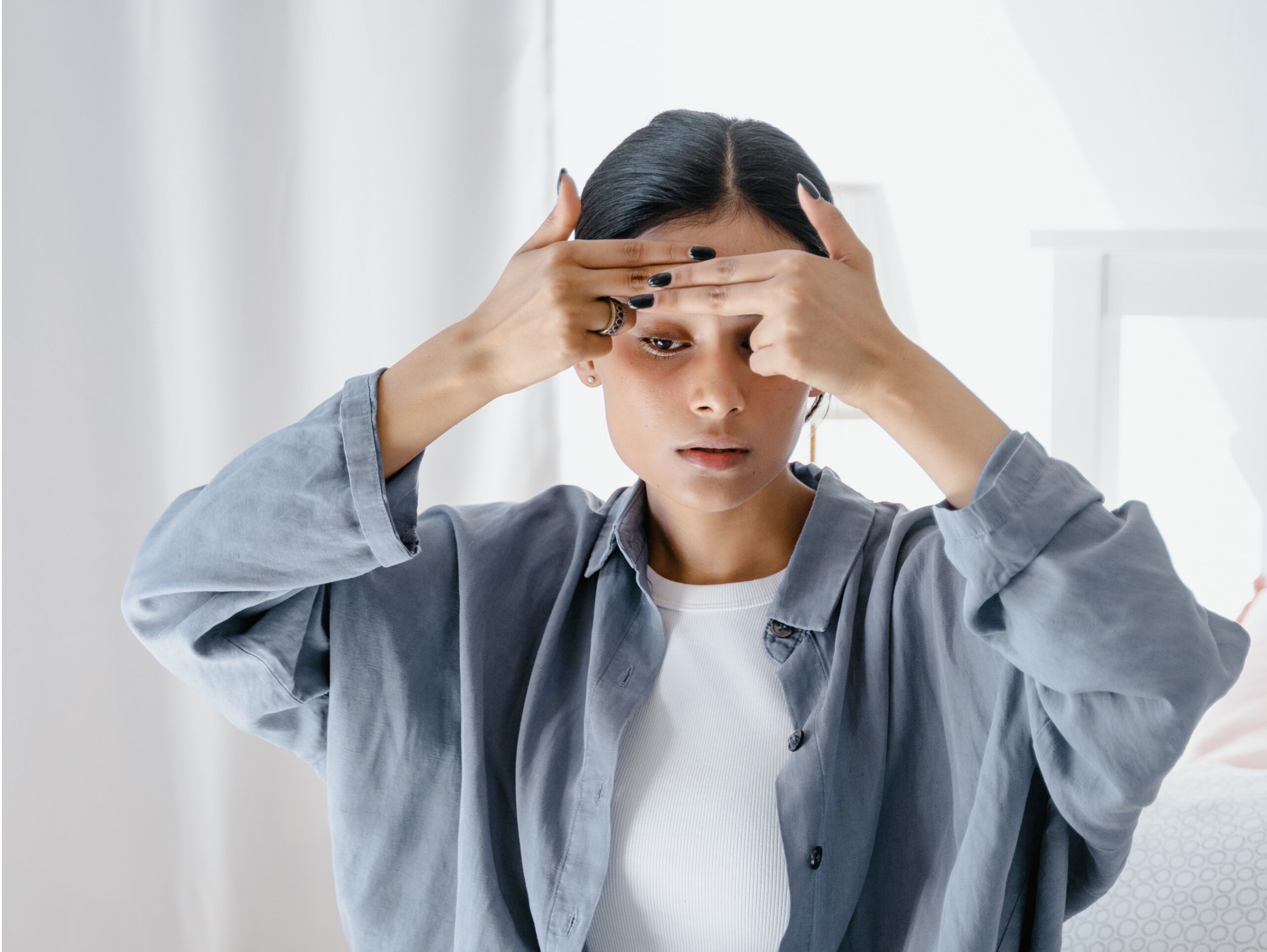 4 façons simples de soulager les maux de tête par l'automassage 