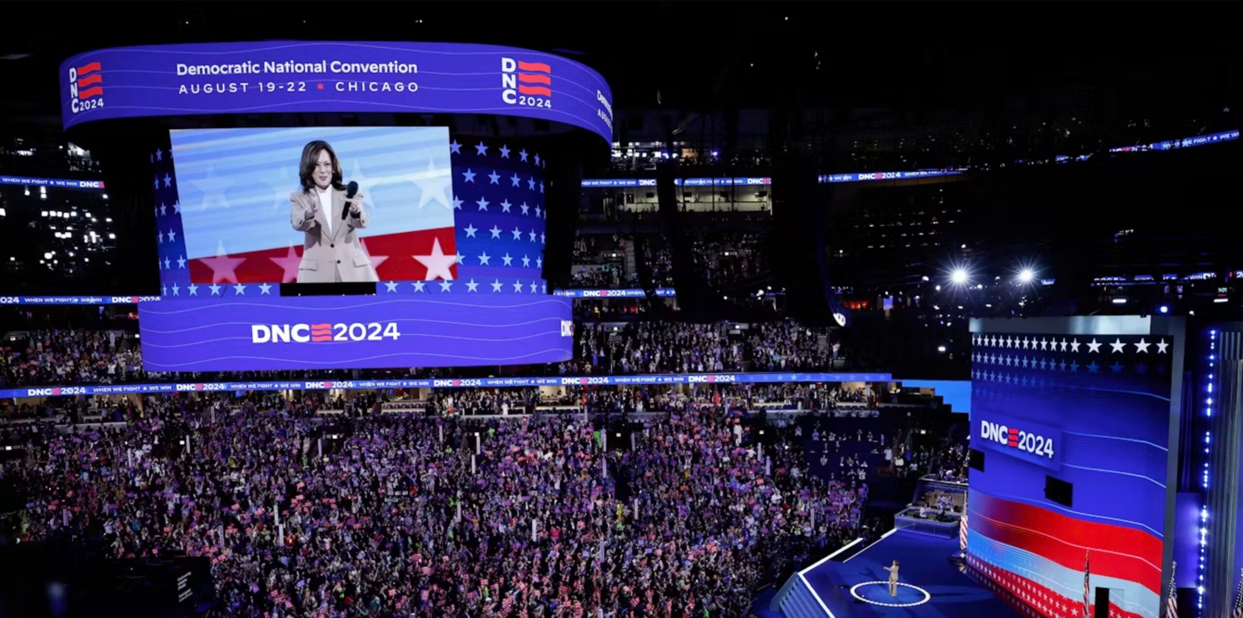 Kamala Harris prononce un discours au premier jour de la convention démocrate, au United Center de Chicago, le 19 août. Plusieurs dizaines de milliers de personnes, dont des milliers de délégués, assisteront à ce rassemblement qui s’achèvera le 22 août. 