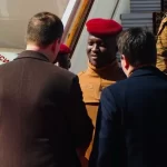 Le président du Burkina Faso, Ibrahim Traore, est arrivé à Moscou, invité par Vladimir Poutine à commémorer le Jour de la Victoire.