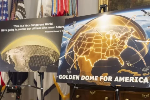 Donald Trump dévoile un projet de bouclier antimissile baptisé « Dôme d'or ».